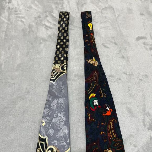 Vintage Disney Looney Tunes Ties Mens Daffy Duck Tweetie Bugs Bunny Lot of 2 - Picture 2 of 12